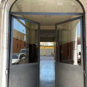 porta ingresso palazzo in ferro - alluminio